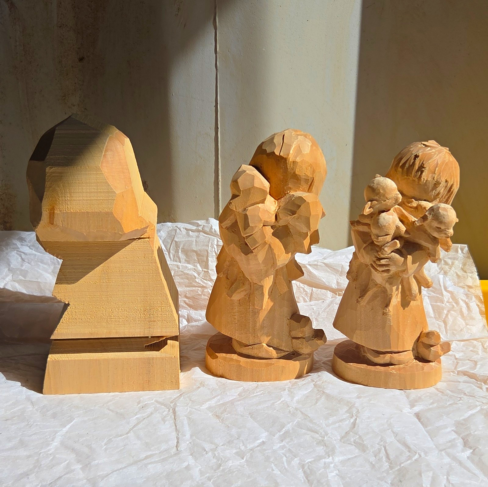 VINTAGE ANRI HANDCARVED WOOD FIGURINE \