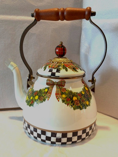 MACKENZIE-CHILD'S EVERGREEN HOLIDAY,2 QT TEA KETTLE,NEW WITHOUT ORIGINAL BOX