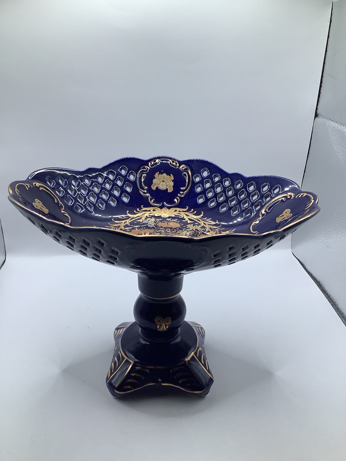 COBALT BLUE GLASS PEDESTAL COMPOTE DISH-OPEN WEAVE-GOLD DESIGN 6 1/2