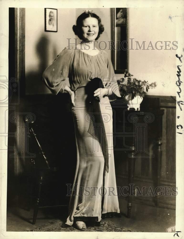 1937 Press Photo Martha Barkley Ryan in Morgantown, North Carolina - kfx26002