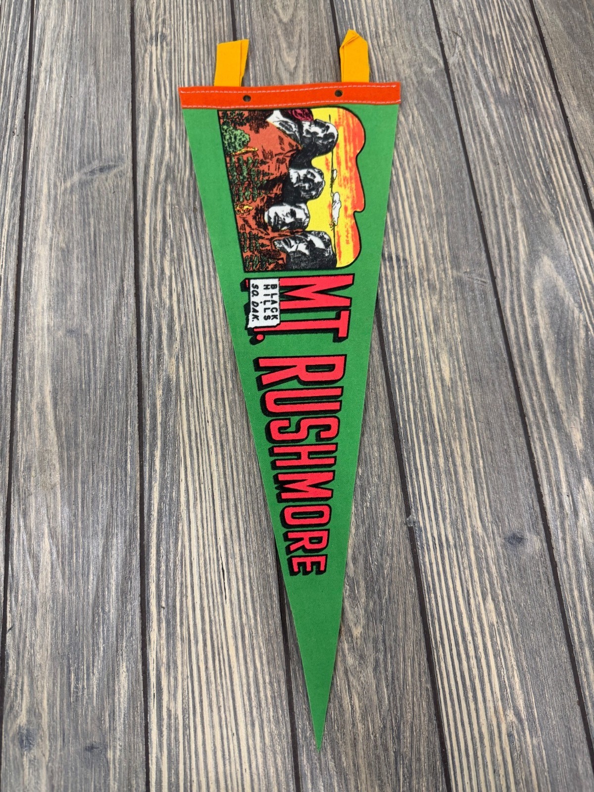 Vintage Mt. Rushmore Pennant Green Felt 20” Vintage Mt. Rushmore Pennant Green Felt 20”