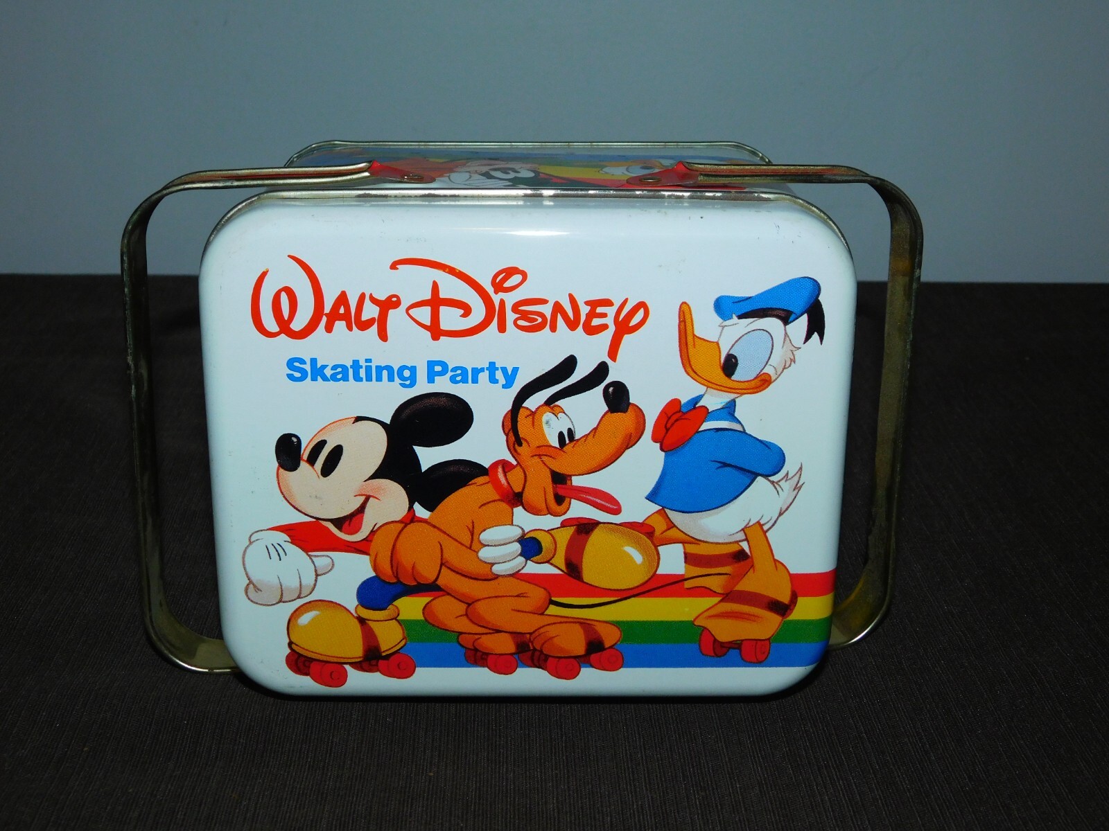 VINTAGE WALT DISNEY MICKEY MOUSE GOOFY DONALD DUCK SKATING PARTY TIN LUNCHBOX VINTAGE WALT DISNEY MICKEY MOUSE GOOFY DONALD DUCK SKATING PARTY TIN LUNCHBOX