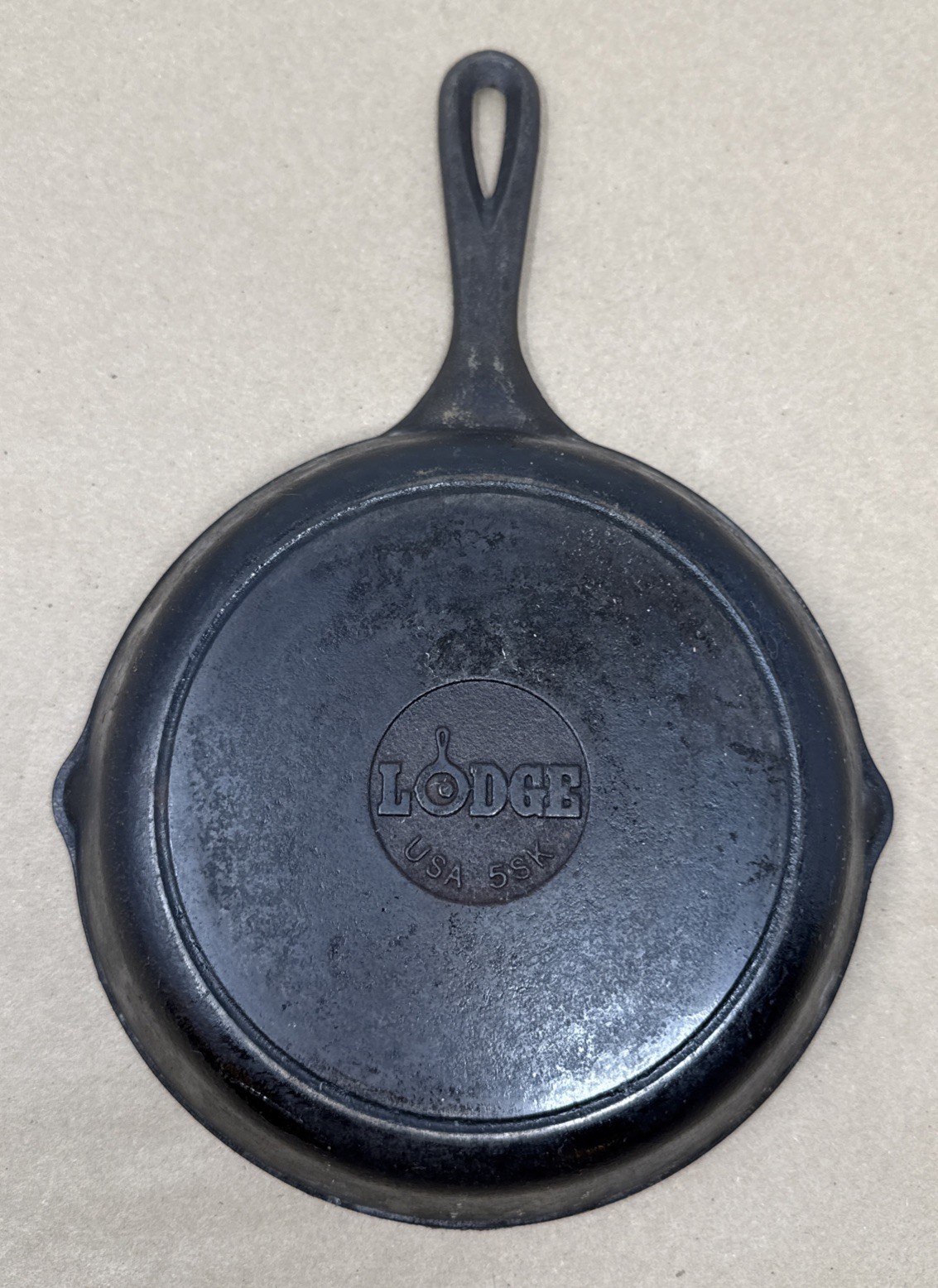Lodge USA 5SK Cast Iron Skillet/ Frying Pan. Lodge USA 5SK Cast Iron Skillet/ Frying Pan.