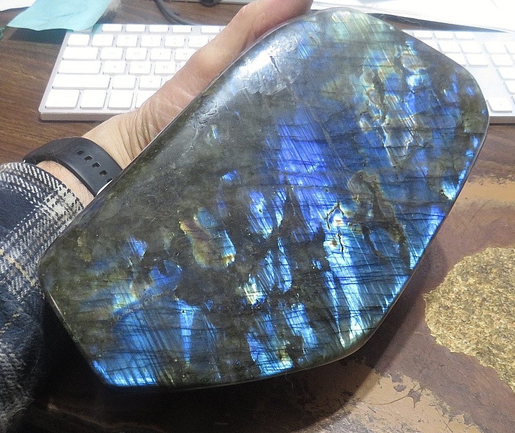 BEAUTIFUL LABRADORITE CRYSTAL POLISHED QUARTZ 3568 GMS BEAUTIFUL LABRADORITE CRYSTAL POLISHED QUARTZ 3568 GMS