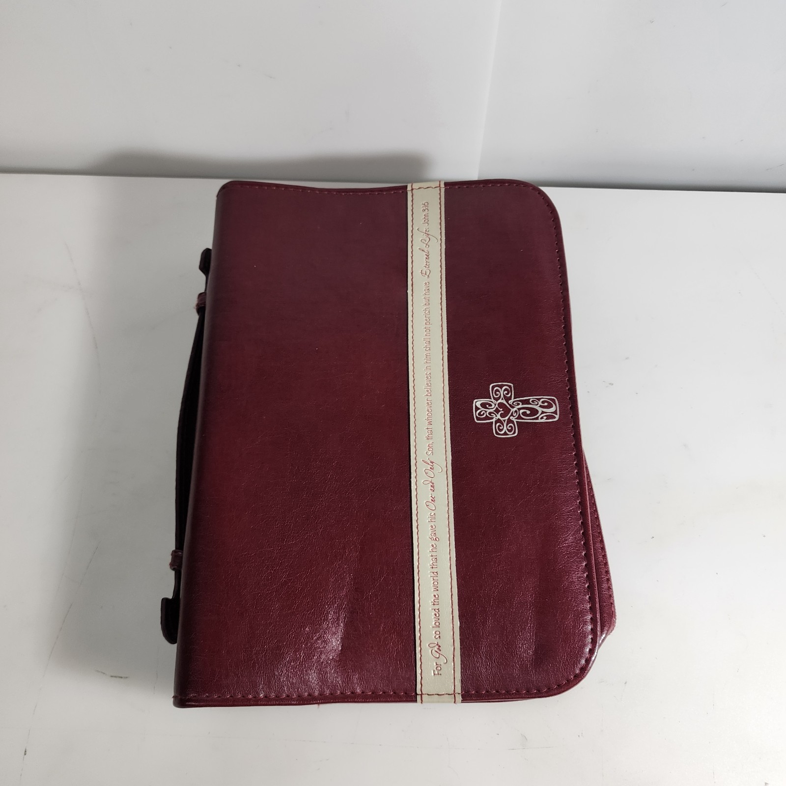 Large NOS Burgundy Faux Leather Bible Cover Features John 3:16 Large NOS Burgundy Faux Leather Bible Cover Features John 3:16