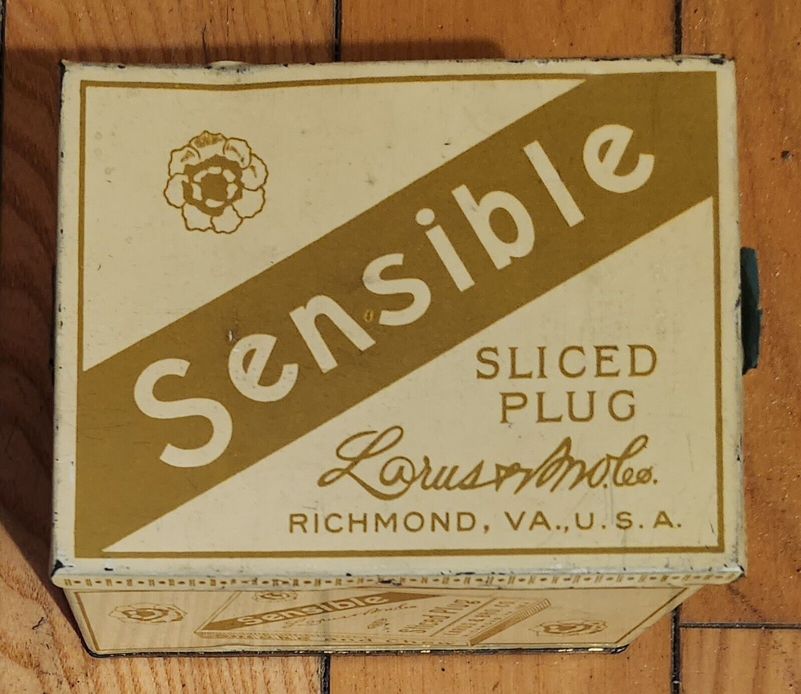 Antique Sensible Sliced Plug, Smoke & Chew Empty Tin, Larus & Bro. Co.