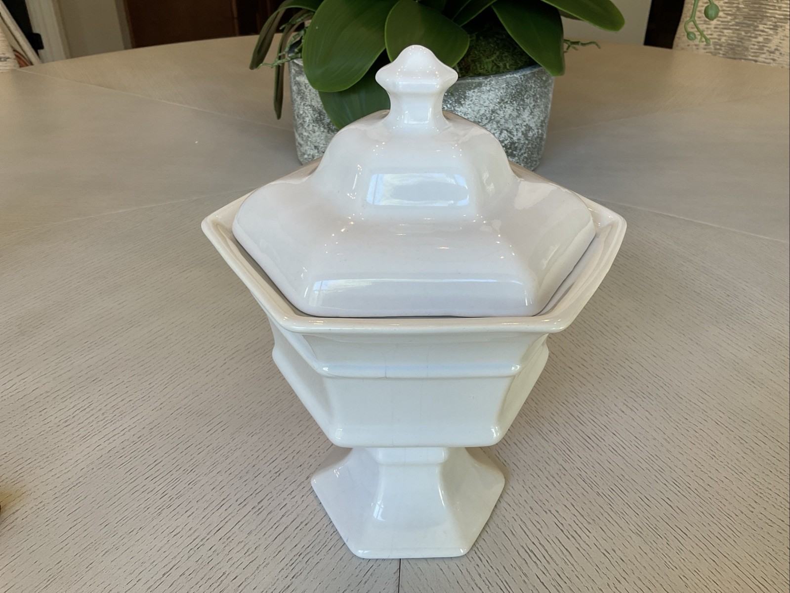 Vintage White Haeger Pottery Hexagonal Pedestal Jar with Lid 9\
