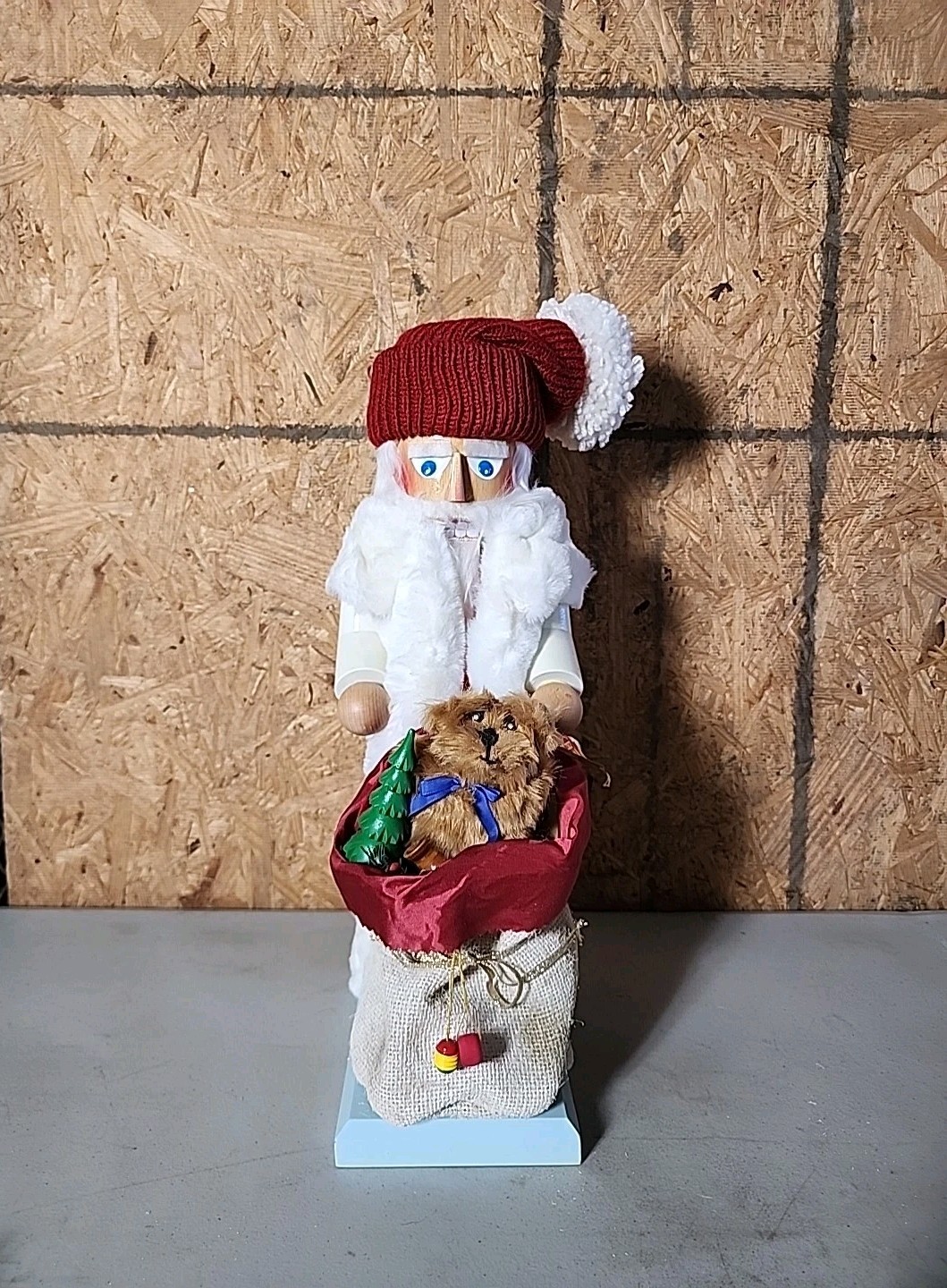 Steinbach White Santa Nutcracker 👁