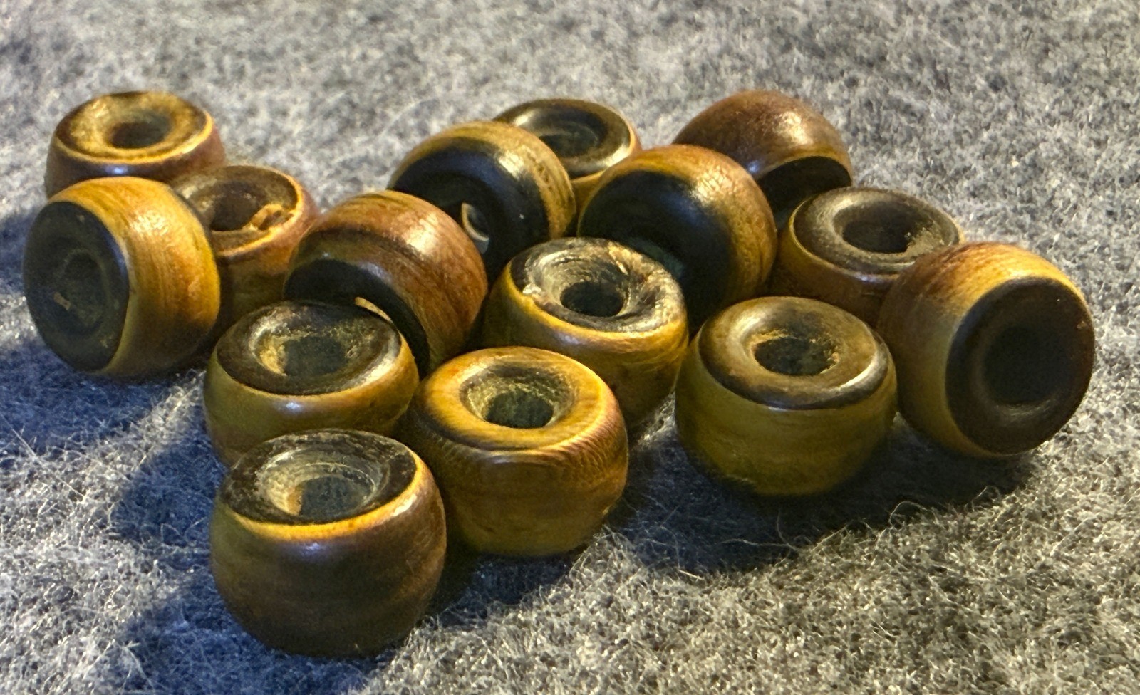 15 Old Buffalo Horn Padre Trade Beads Sioux Indian People 1800\'s