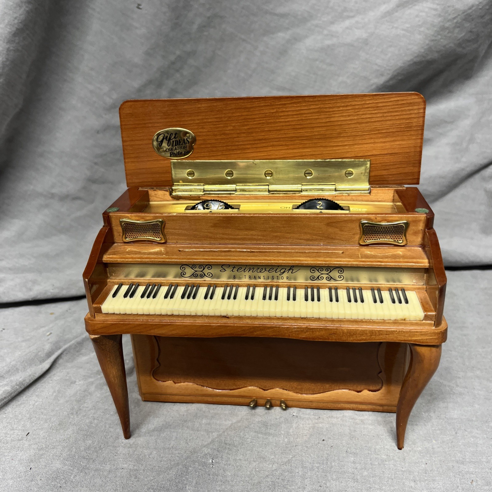 VINTAGE STEINWAY  PIANO TRANSISTOR AM RADIO --UNTESTED