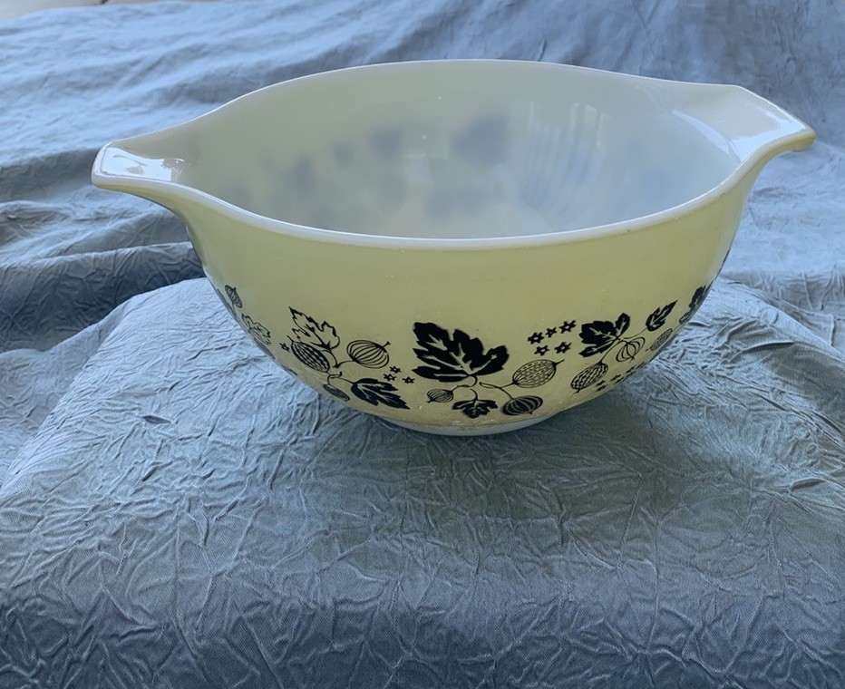 Vintage Pyrex Yellow With Black Floral On White Glass Serving Mixing Bowl 442