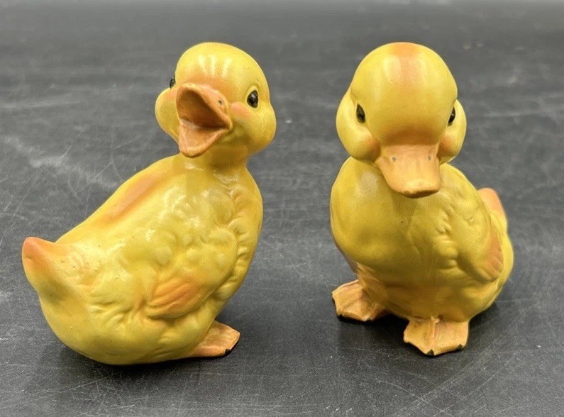 Vintage Pair Of Lefton Hand-Painted Ducklings Ceramic Figurines Japan 3-3/4”. 15 Vintage Pair Of Lefton Hand-Painted Ducklings Ceramic Figurines Japan 3-3/4”. 15