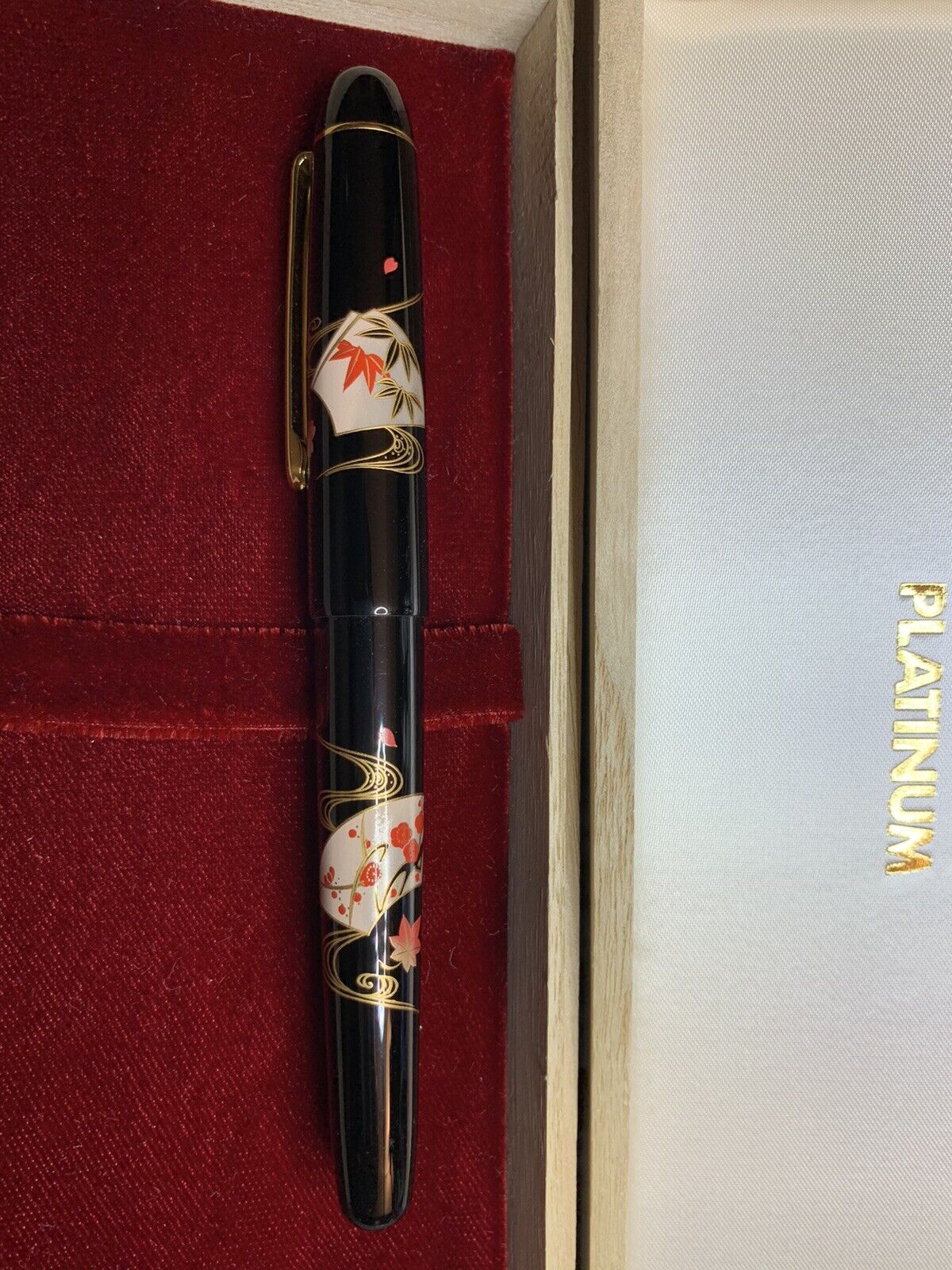 Platinum 3776 Maki-e Senmen Fountain Pen W/ Gold Trim 14k Med CI (.5mm) Gold Nib