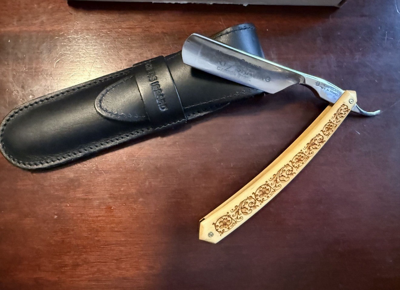 Thiers-Issard Taos Tyrol Straight Razor 5/8 Boxwood Handle Handmade France