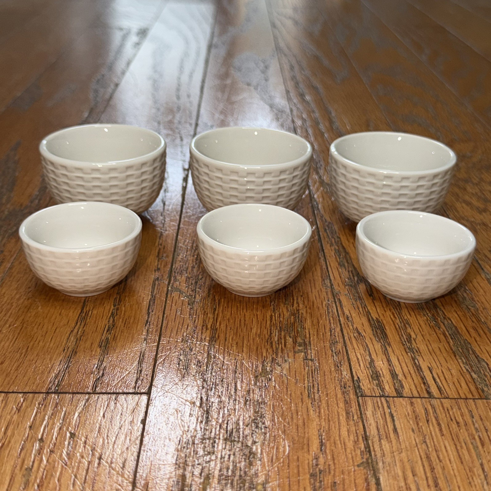 Set of 6 - United Airlines White Polaris Class Ramekin Sauce & Condiment Cups 