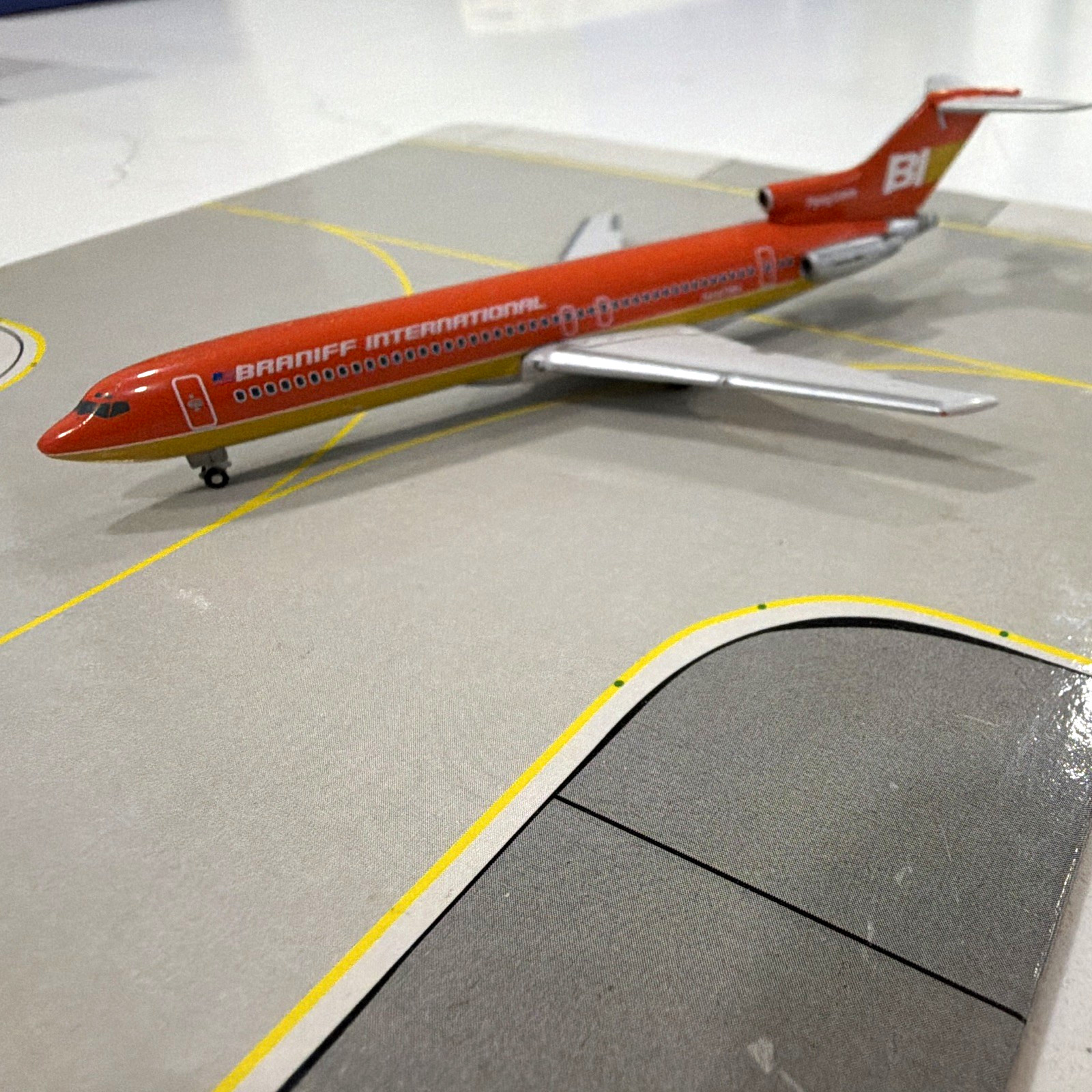 Braniff BI Flying Colors Red Jet Aircraft Model w/ Display Base 1:400