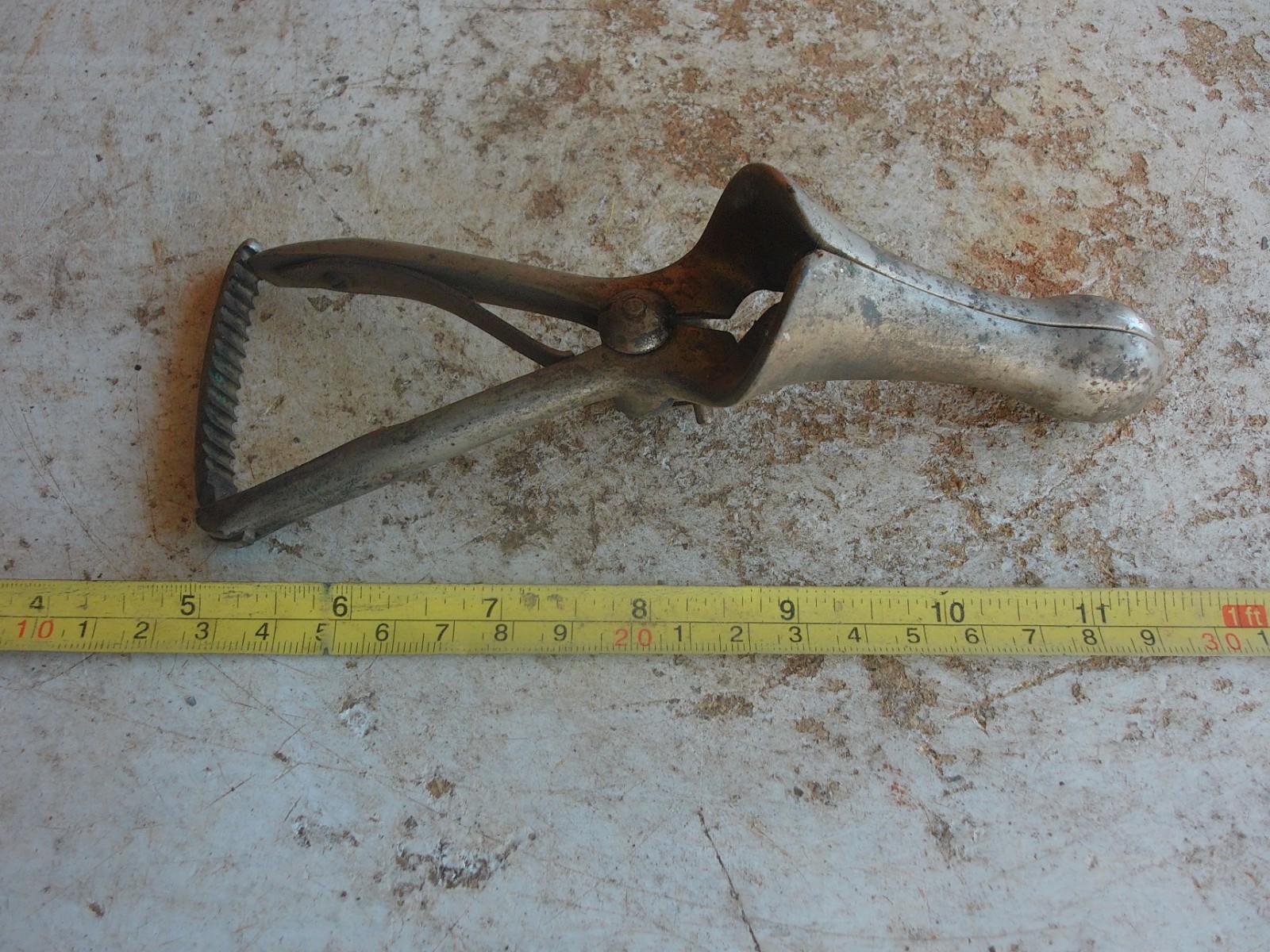 Vintage Unknown Cast iron Tool 7\