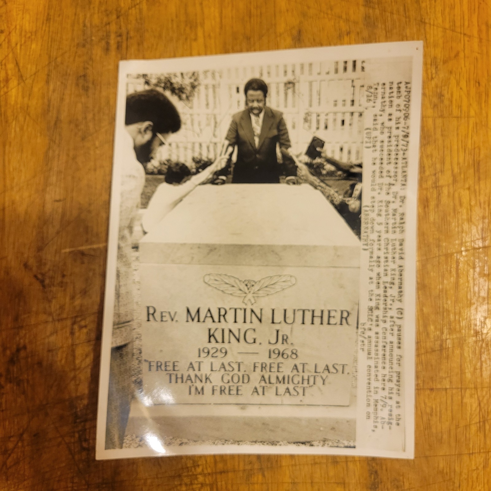 Dr. ralph david abernathy photo united press international Prays Martin Luther K