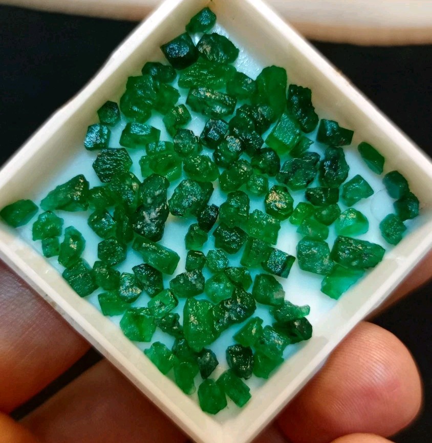 42crt Beautiful Emerald   💚 Rough From swat Pakistan,
