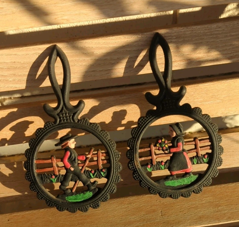 Vintage Dalecraft Amish Man & Woman Cast Iron Trivets Wall Hanging Set Painted
