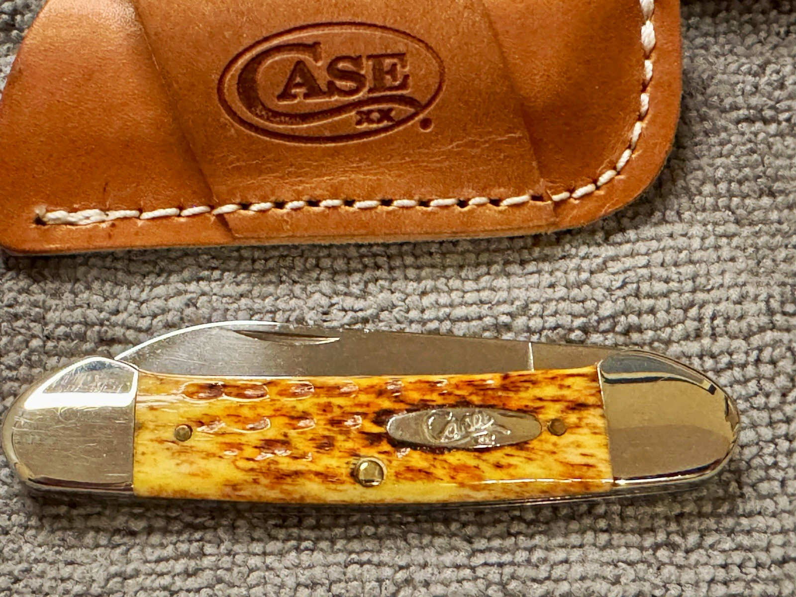 Case XX 62131 SS Canoe Amber Jigged Bone Pocket Knife USA w/ Leather Sheath Case XX 62131 SS Canoe Amber Jigged Bone Pocket Knife USA w/ Leather Sheath