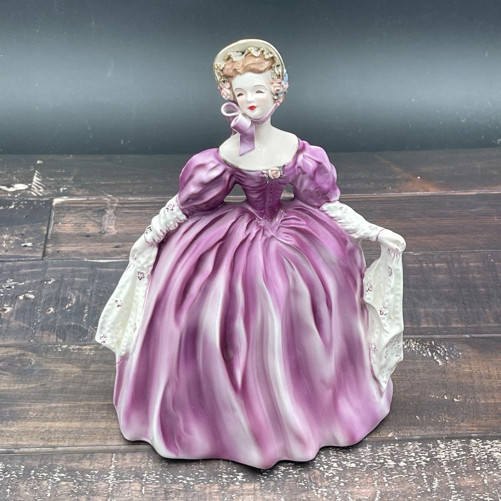 Florence Ceramics Pasadena Madeline In Purple Lilac Dress and Shawl 9.25\