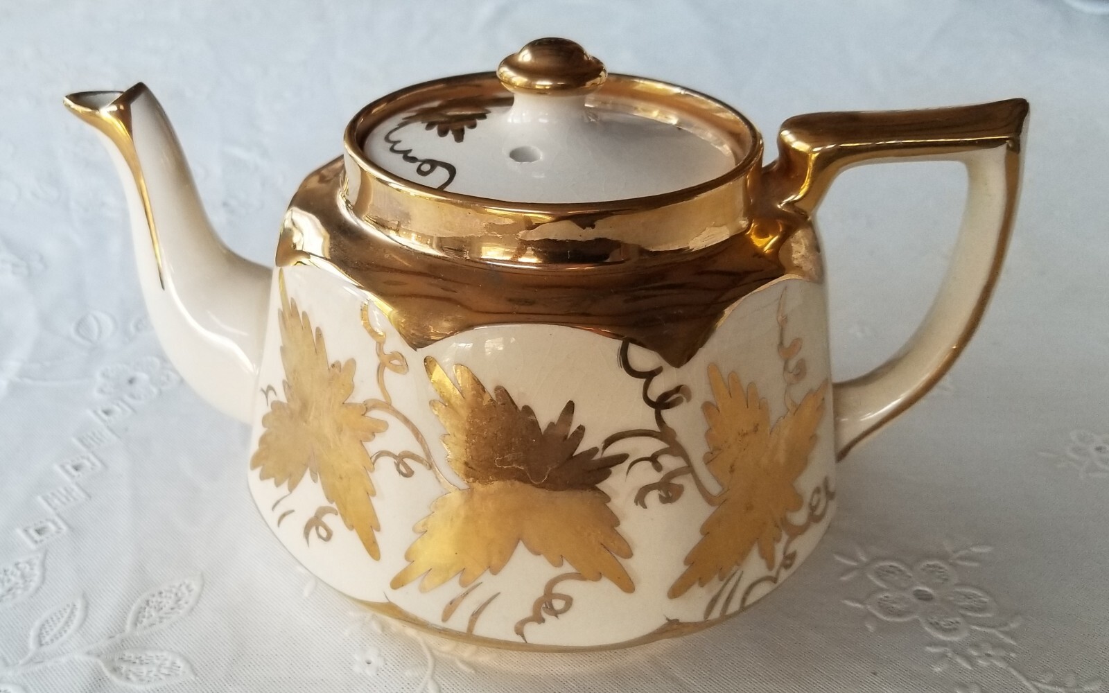 Gorgeous Vintage Price Bros Gilded Teapot 28 oz.  Made in England 