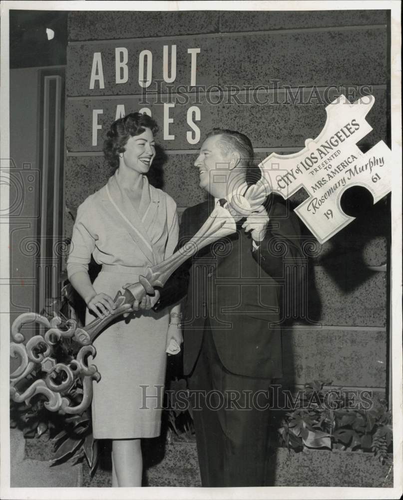 1961 Press Photo Mrs. America Rosemary Murphy and Bea Alexander in Los Angeles