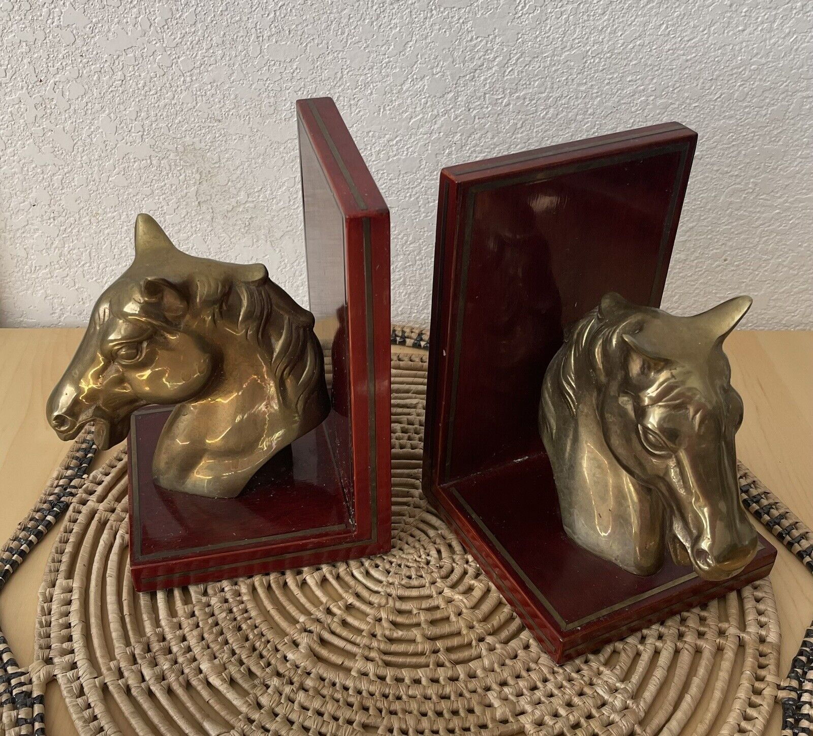 Vtg Brass Horse Heads Set of 2 Bookends Bookshelf Decor Cherry Dark Wood 8” X 5”