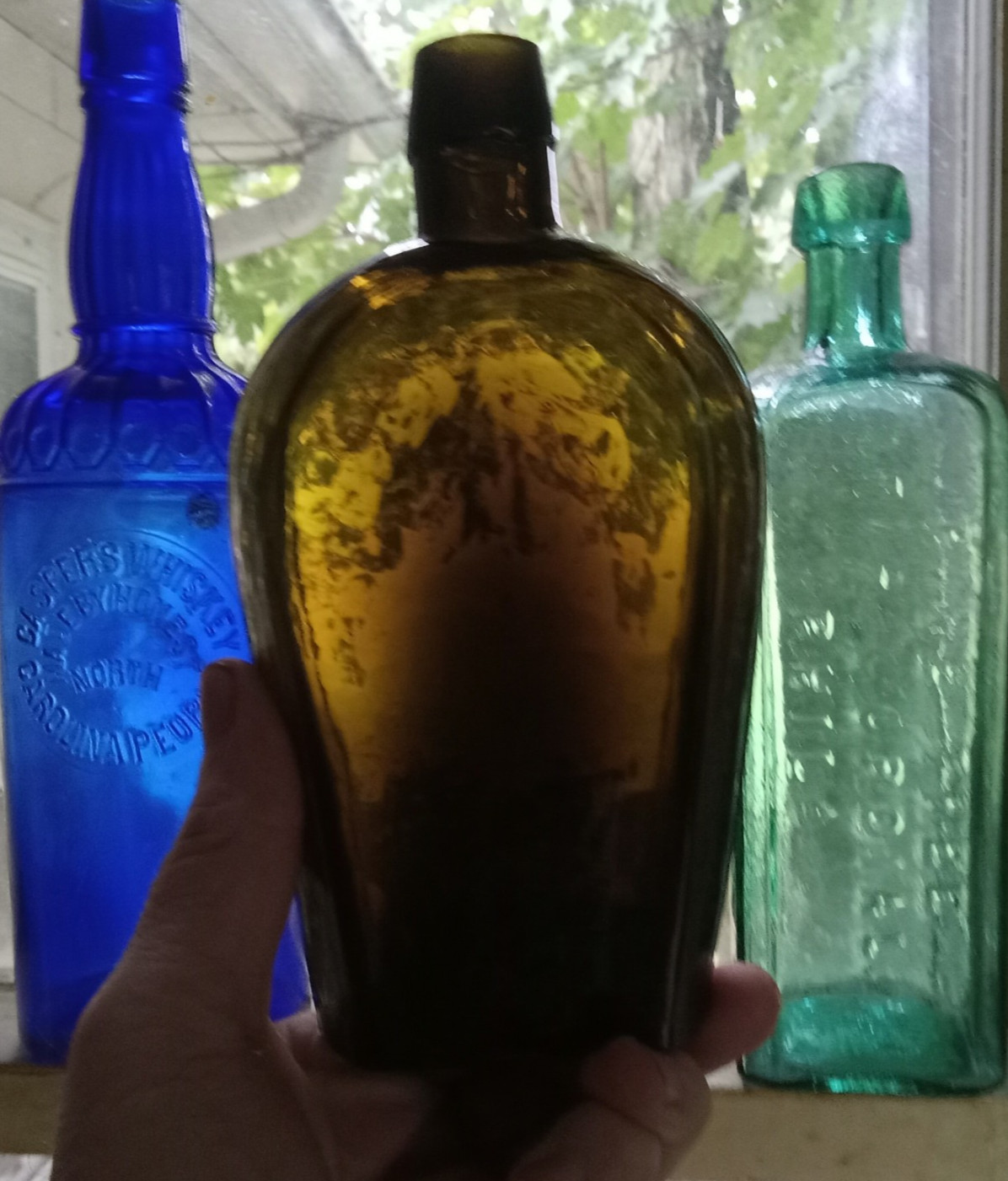 1870 OLIVE AMBER APPLIED LIP COFFIN WHISKEY FLASK NEW ENGLAND CRUDE WHITTLED