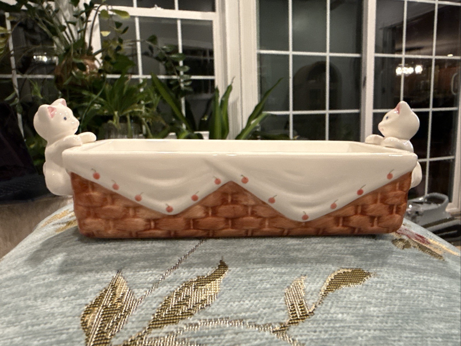 Vintage Avon Gift Collection Kitten Cracker Server Rectangular Tray Basket Cats Vintage Avon Gift Collection Kitten Cracker Server Rectangular Tray Basket Cats