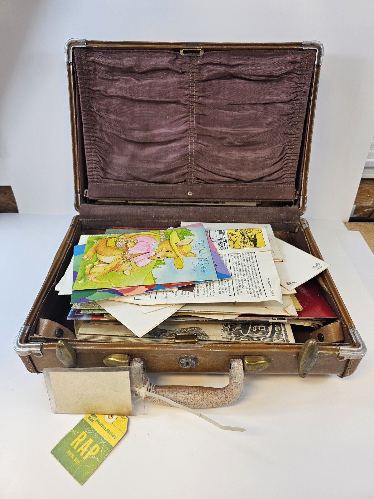 Samsonite Hardside FULL OF OLD VINTAGE EPHEMRA MIXED MAP BOOKS  MORE ESTATE FIND
