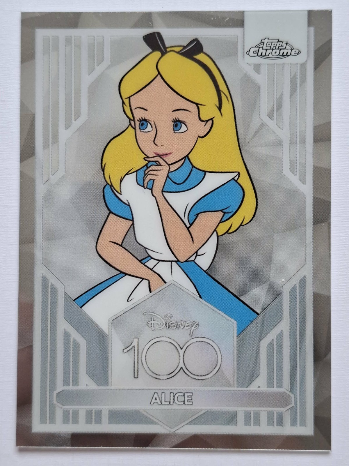 ALICE 2023 Topps Chrome Disney 100 #44 Base In Wonderland