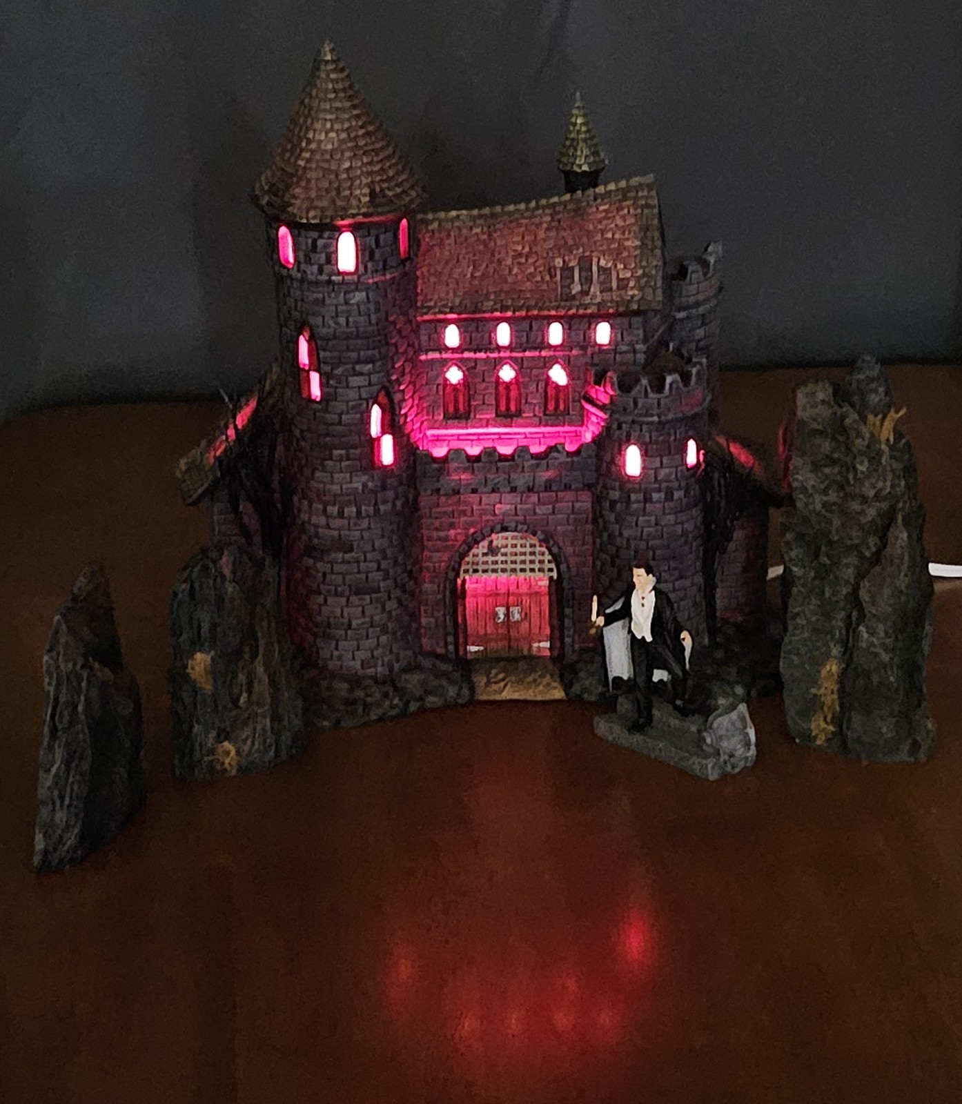 VINTAGE Dept 56 Dracula\'s Castle 59301 Bela Lugosi Bonus Stone Outcroppings