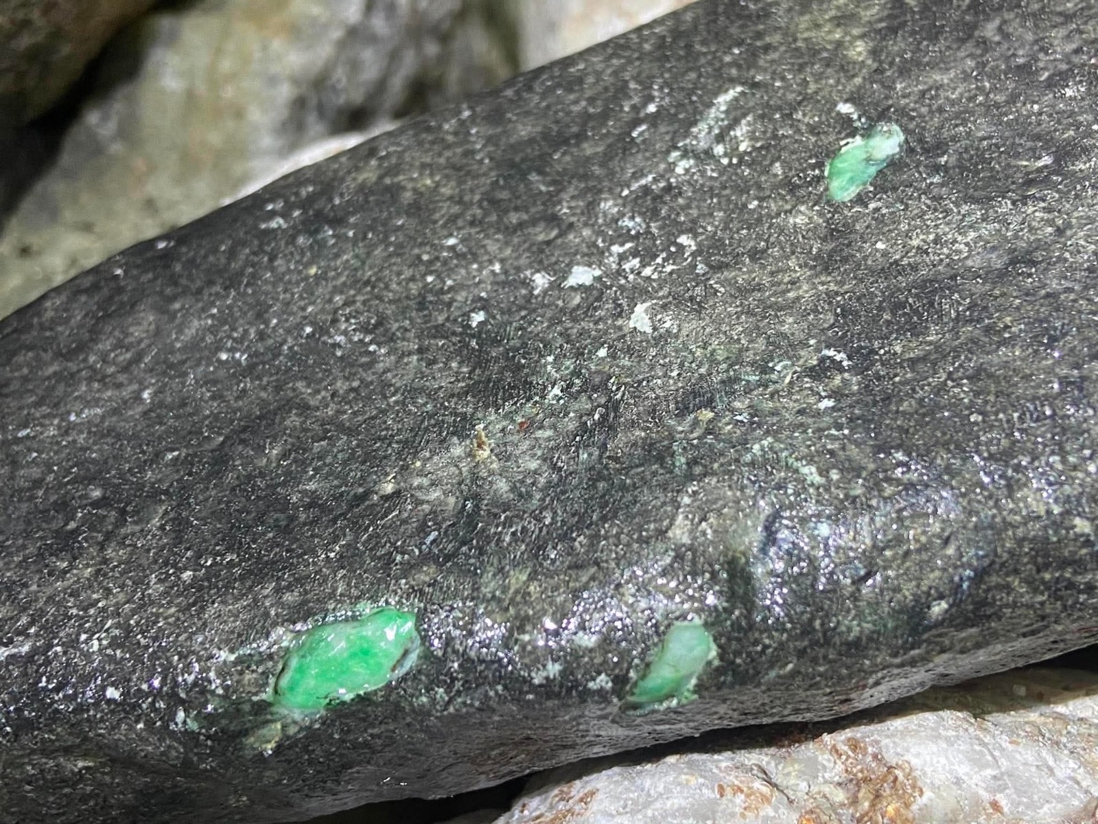 Natural Burmese Jadeite Jade Rough Stone - Raw Gemstone Specimen Green 1.050 kg Natural Burmese Jadeite Jade Rough Stone - Raw Gemstone Specimen Green 1.050 kg