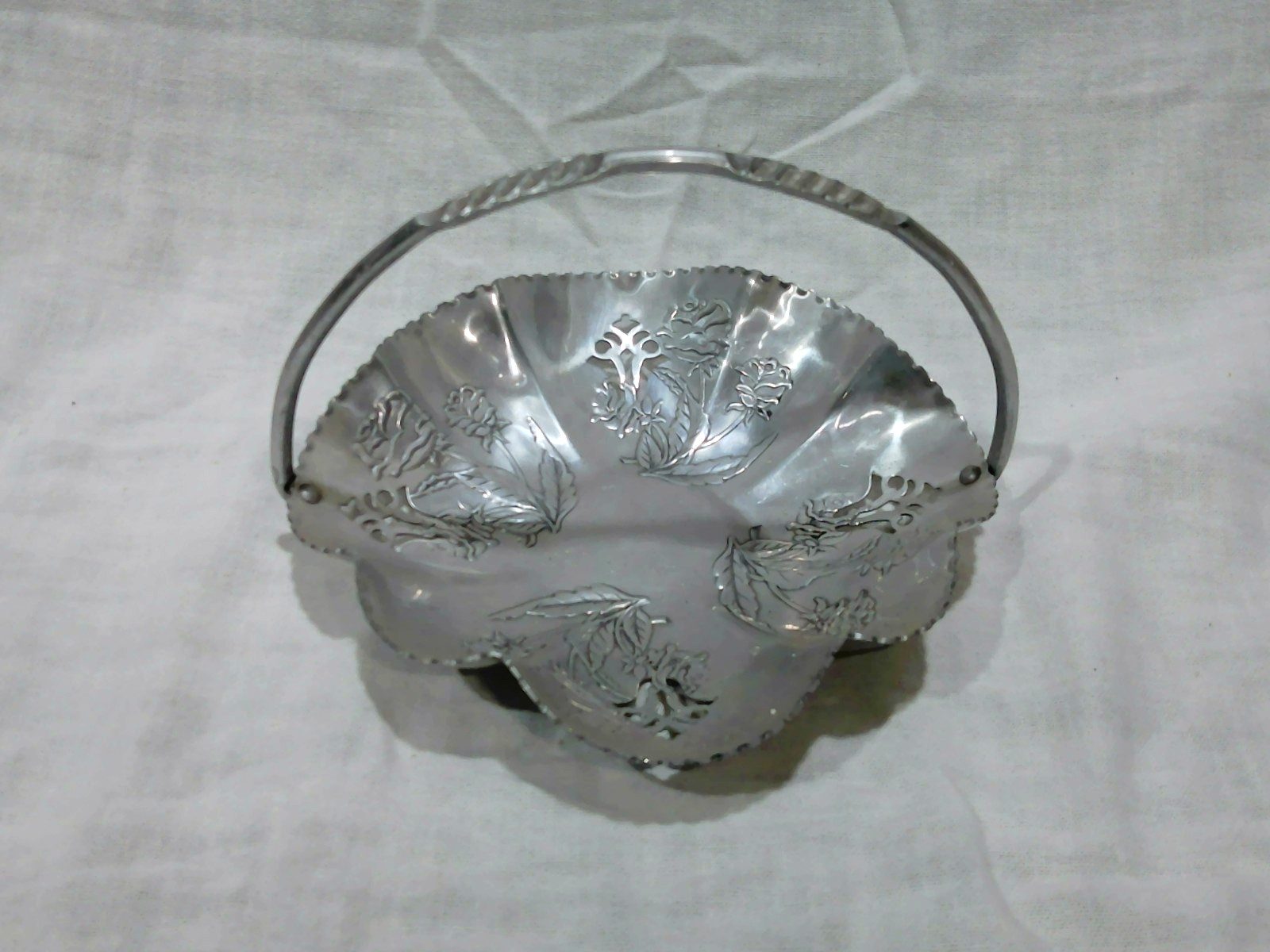 Vintage Mid Century Thames Japan Hammered Aluminum Floral Basket Vintage Mid Century Thames Japan Hammered Aluminum Floral Basket
