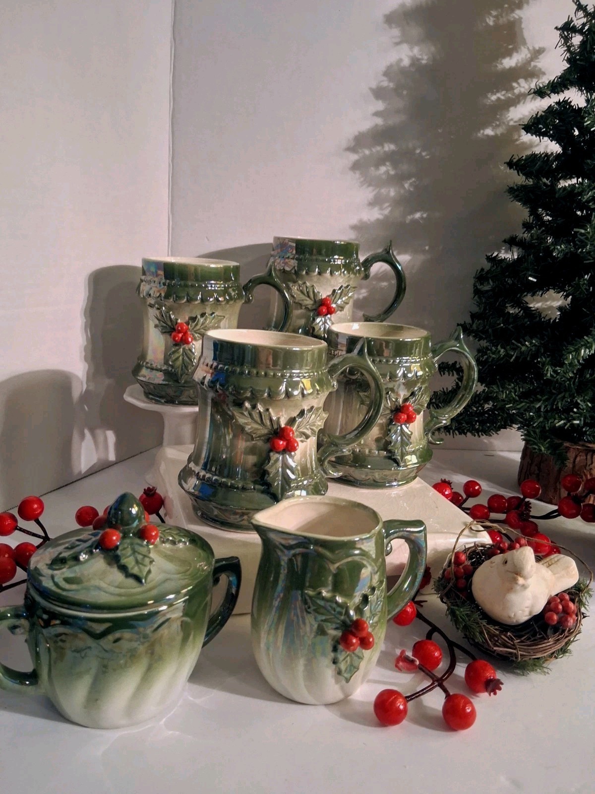 VTG 1960\'s Norcrest Green Iridescent Lusterware Holly & Berries Mugs Mint