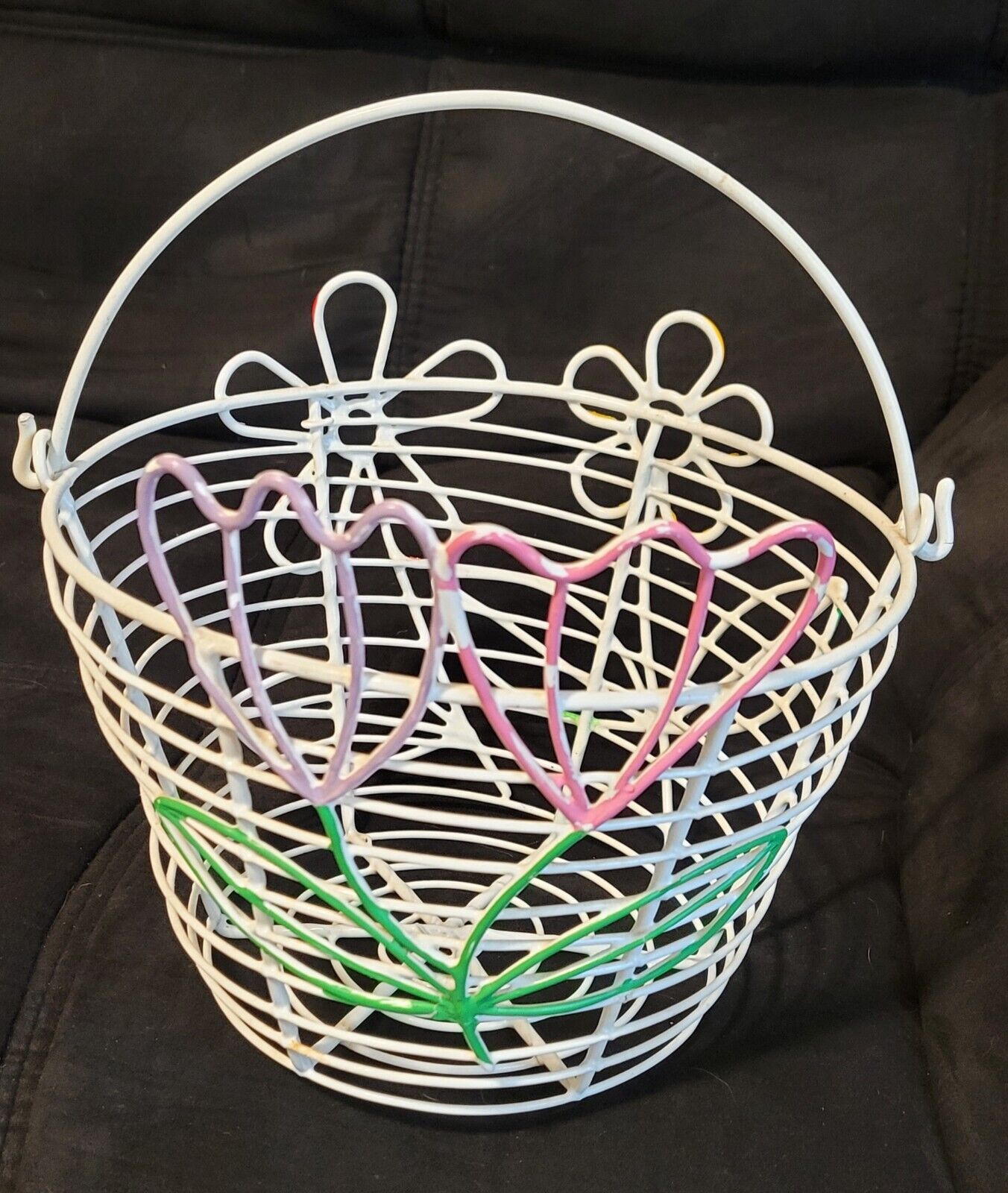 WHITE WIRE BASKET WITH FLOWERS