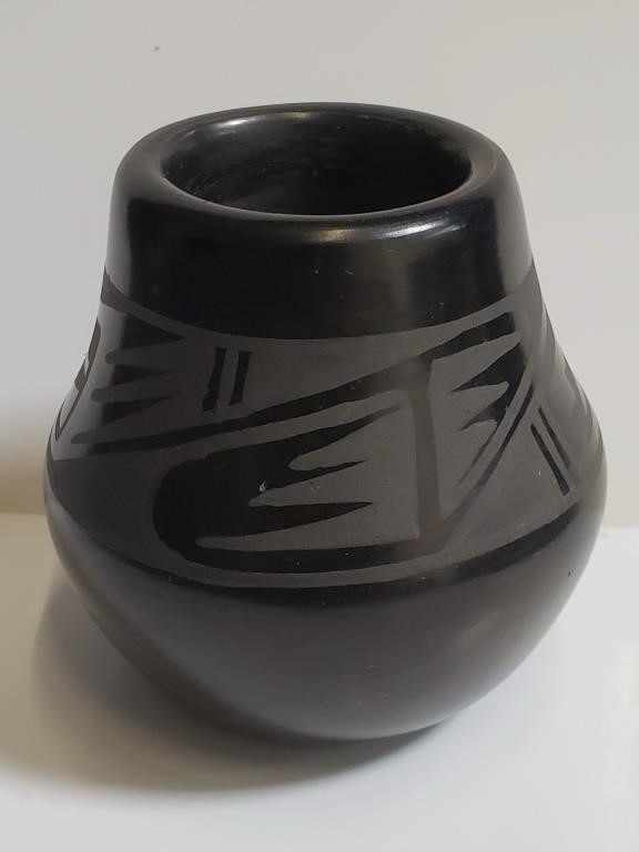 ⁠Angelita Sanchez San Ildefonso Blackware Pottery Jar Signed Native American 3