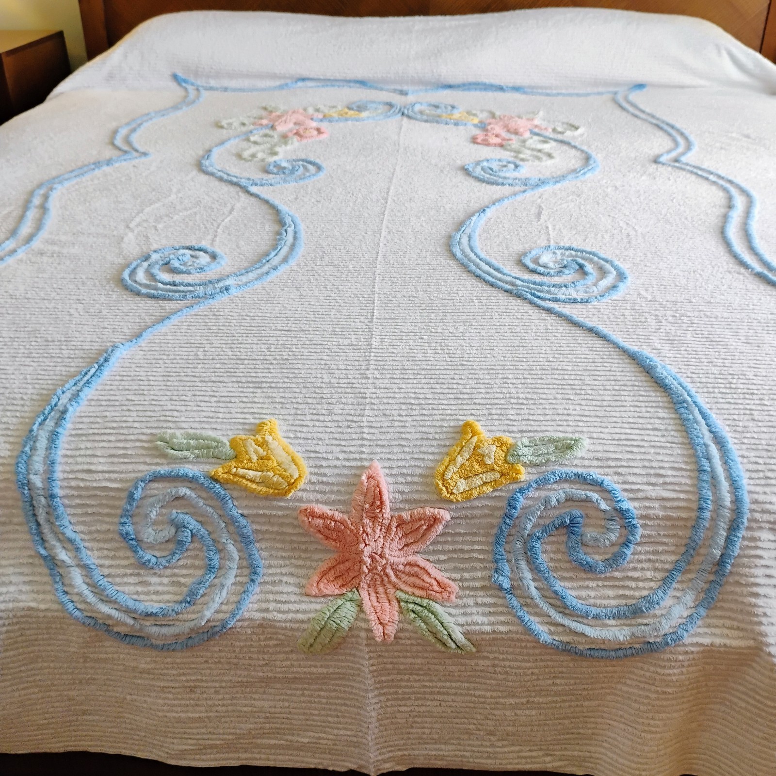 Beautiful Vtg Chenille Bedspread 1950s 88 X 104 Full-Queen Excellent Condition