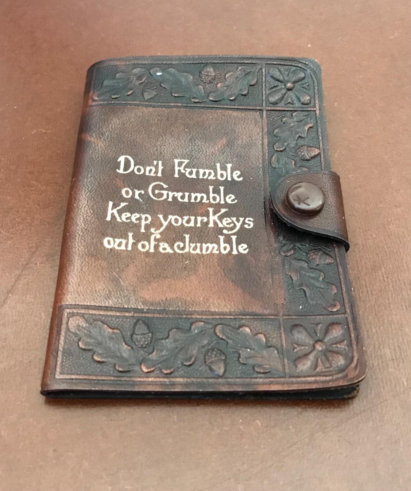 VTG 1930's English Key Holder with Motto..Snap closes..6 holders