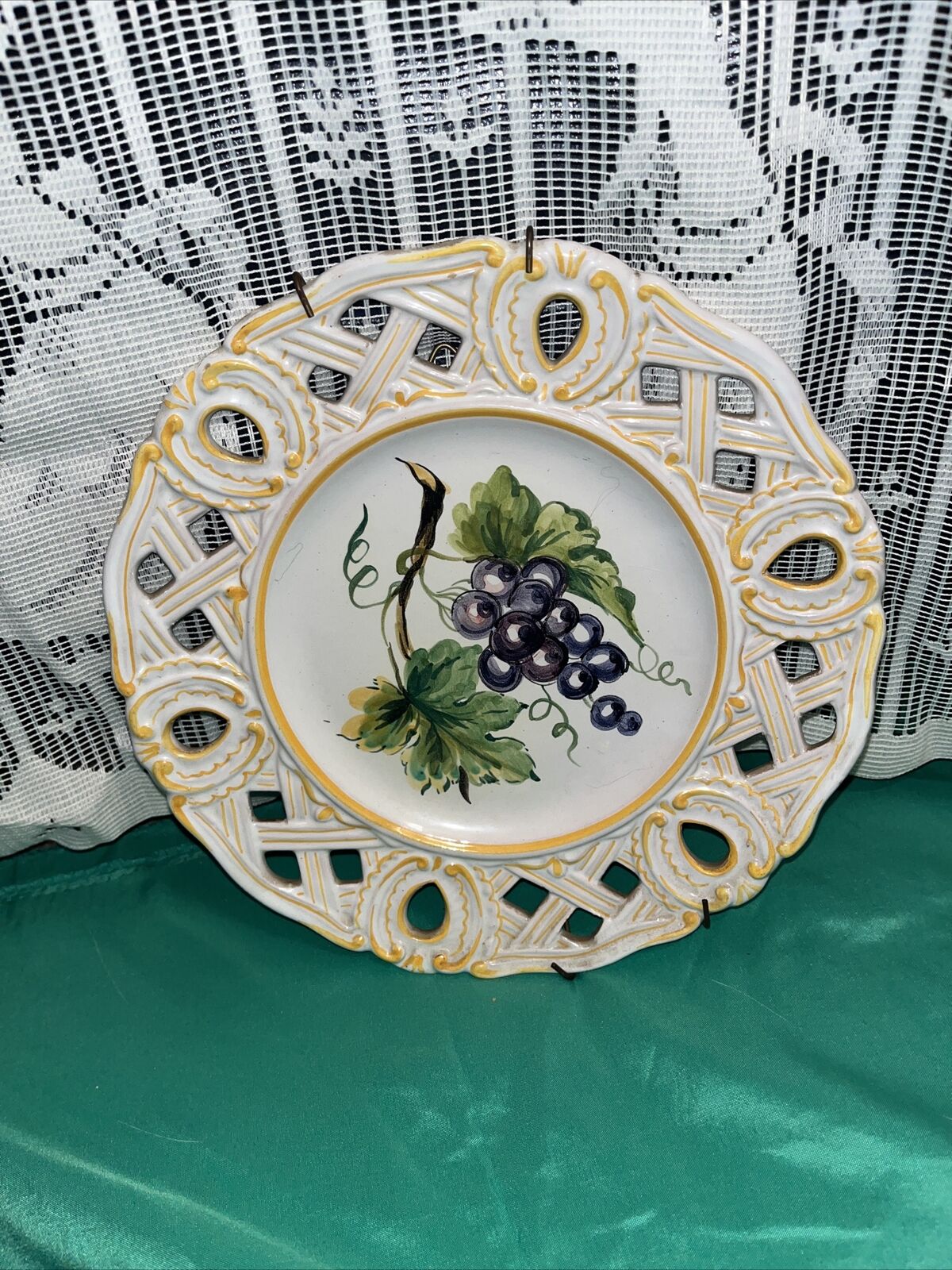 Vtg Ugo Zaccagnini Hand Painted Reticulated Plate Decorative Signed Grapes 8.5”