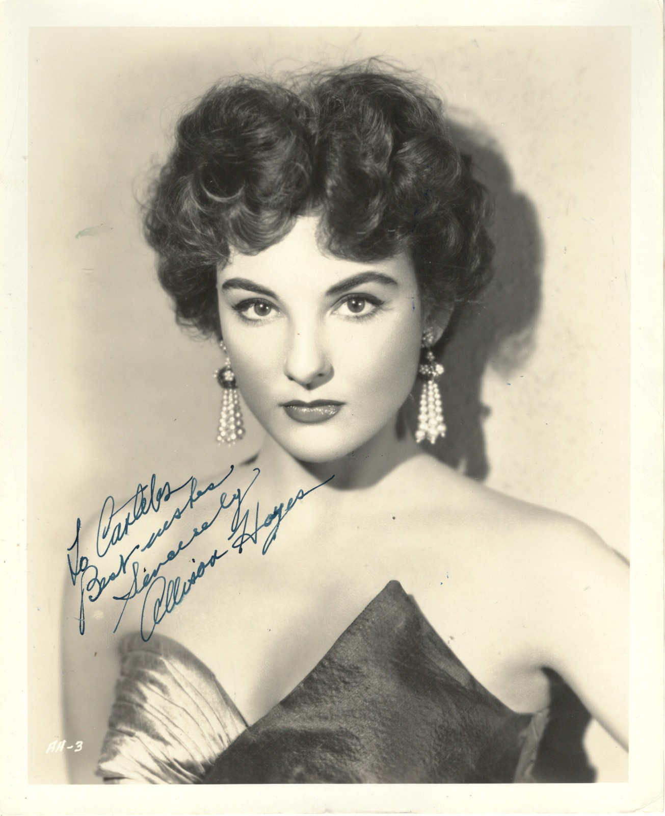 AMERICAN SEX SYMBOL, ACTRESS ALLISON HAYES, RARE SIGNED VINTAGE STUDIO PHOTO.