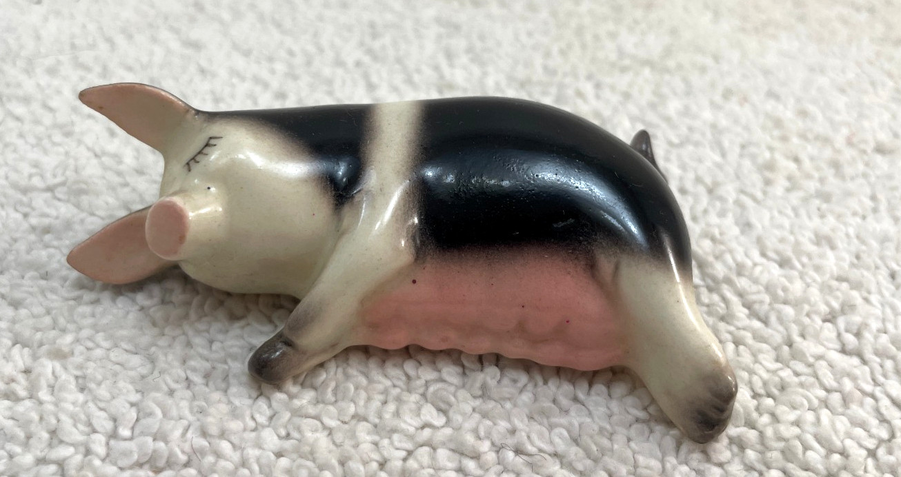 VTG Hagen Renaker Mini Pig Sleeping MaMa Black & Pink