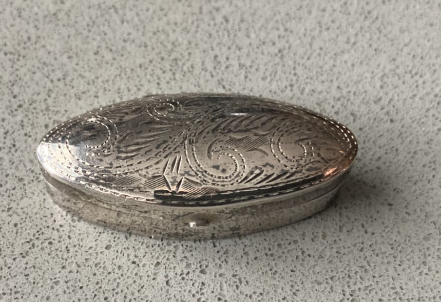 Sterling silver beautifull vintage elongated  oval engraved pill box