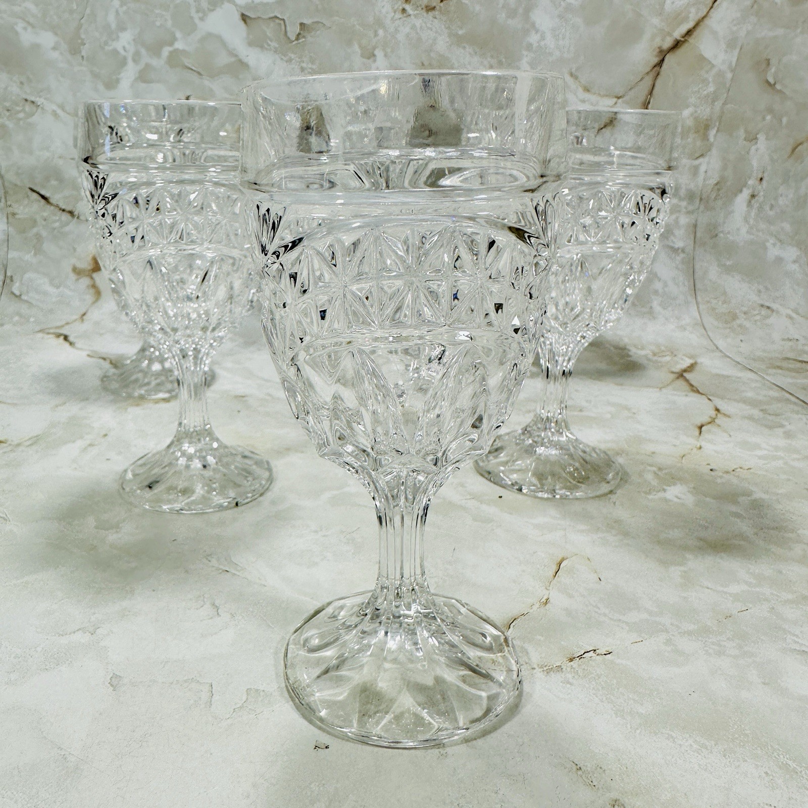 Crystal D ‘Adriana Luna Vintage 5.5\'\'  high 7 oz Wine Goblets Pretty Set of 6