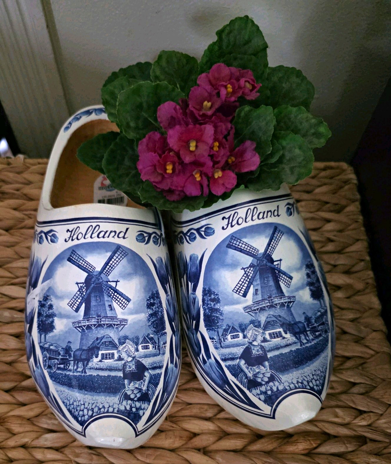 Vintage Dec 1997 Clogs Holland Dutch White & Blue Wooden Shoes Hand Painted NWT