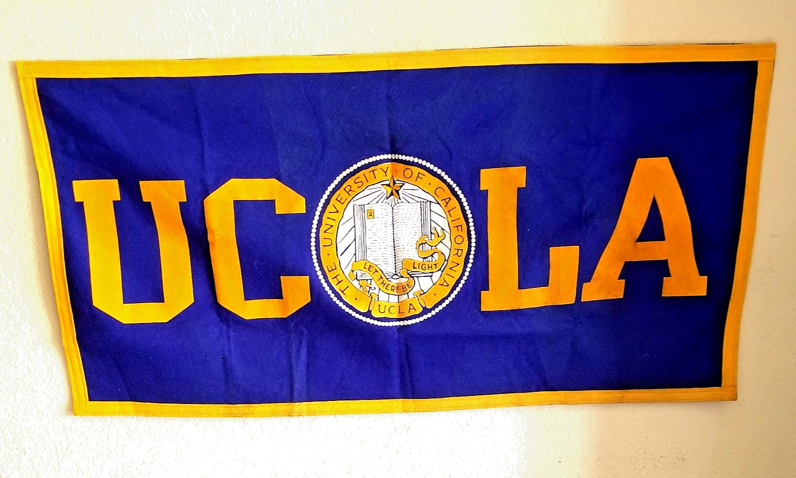 VINTAGE 70\'s UCLA WOOL FELT BANNER  35” X 17”