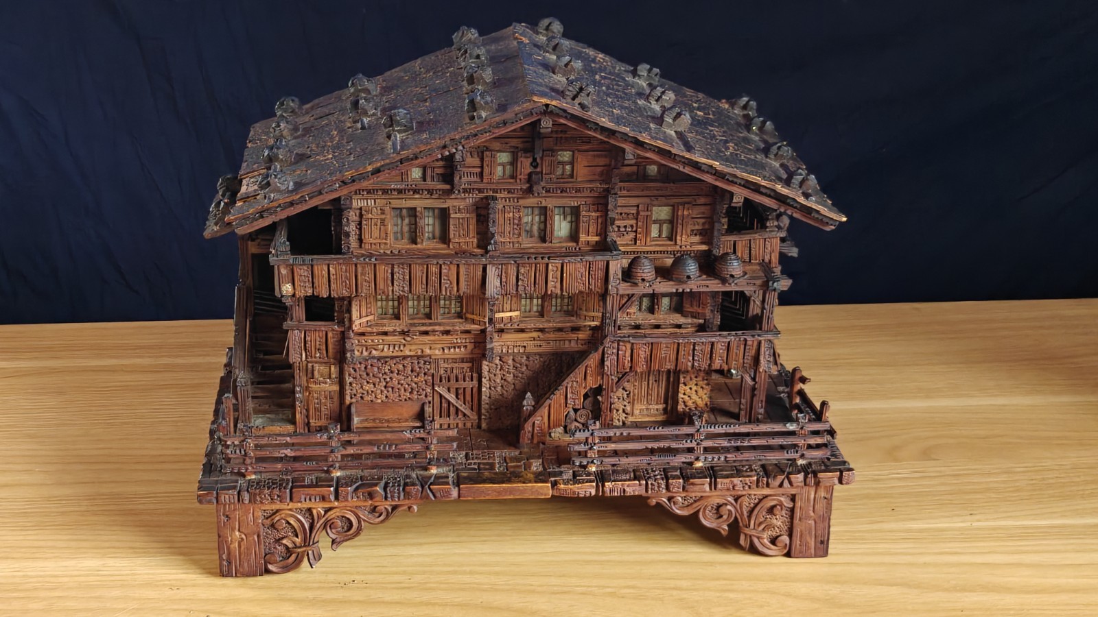Swiss Brienz Carved Wood Alpine Chalet Music Box Crate Key 14x7.5x10.5