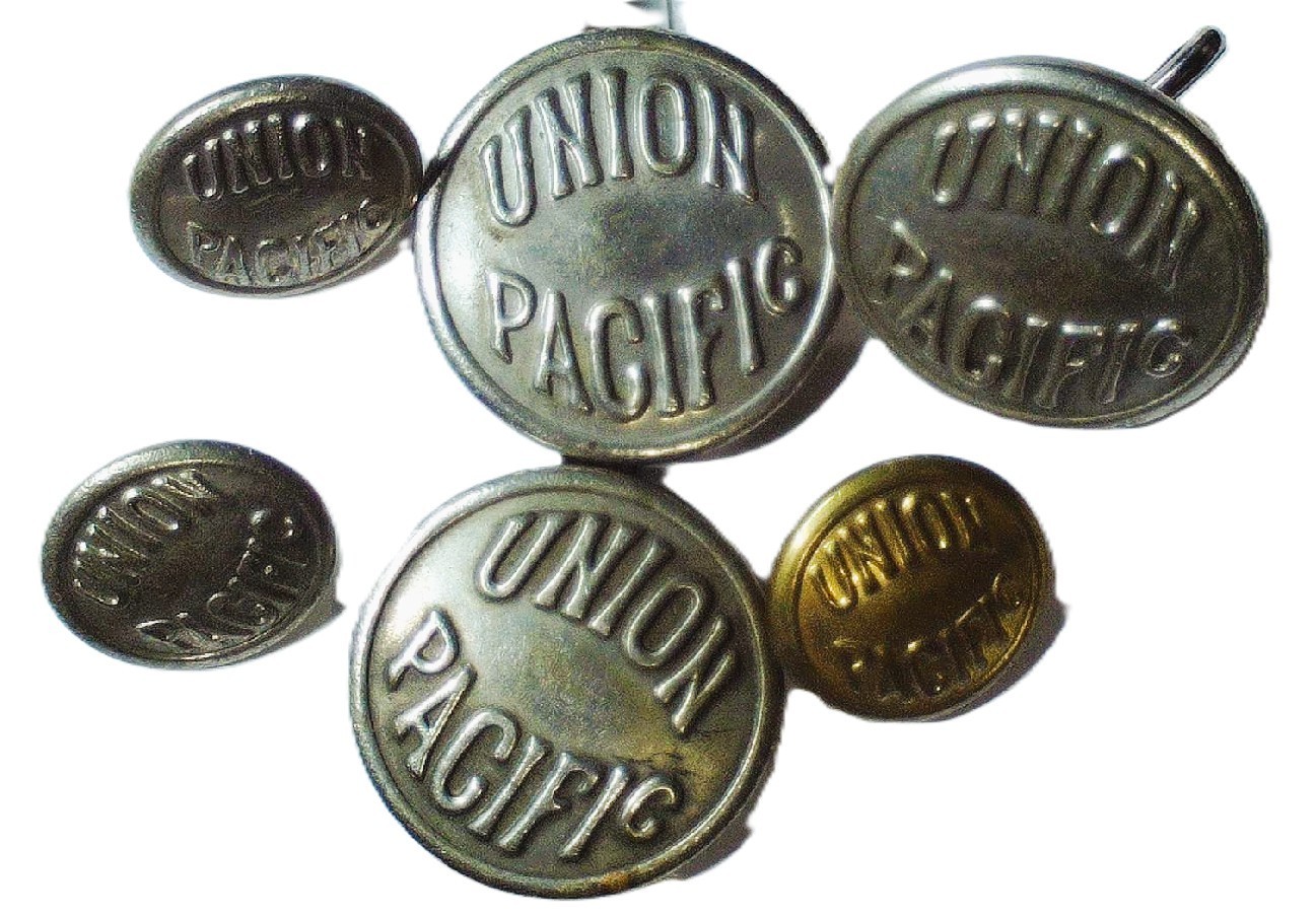 VINTAGE UNION PACIFIC RAILROAD UNIFORM BUTTONS - 3 LARGE & 3 SMALL - EC 9219 BX